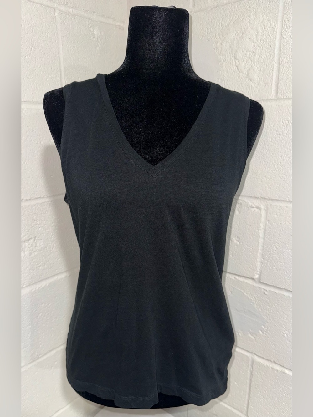 Madewell Black Whisper Cotton V-Neck Tank Top Size M
